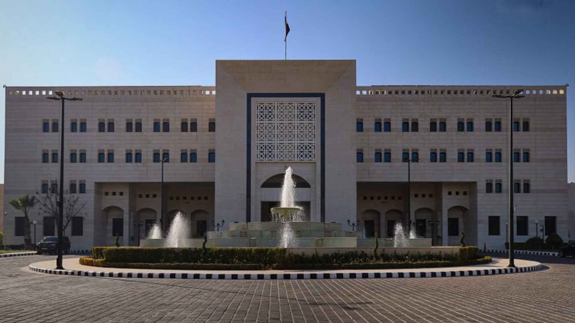 الحكومة تفتح دفاتر حساباتها.. 3.7 مليارات دولار تحت التدقيق