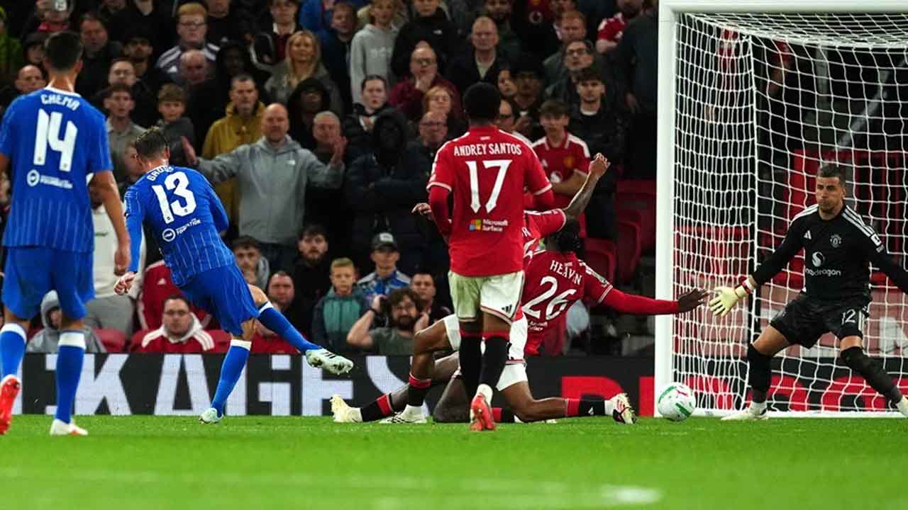 برايتون يبعد اليونايتد من كأس الرابطة الإنكليزية