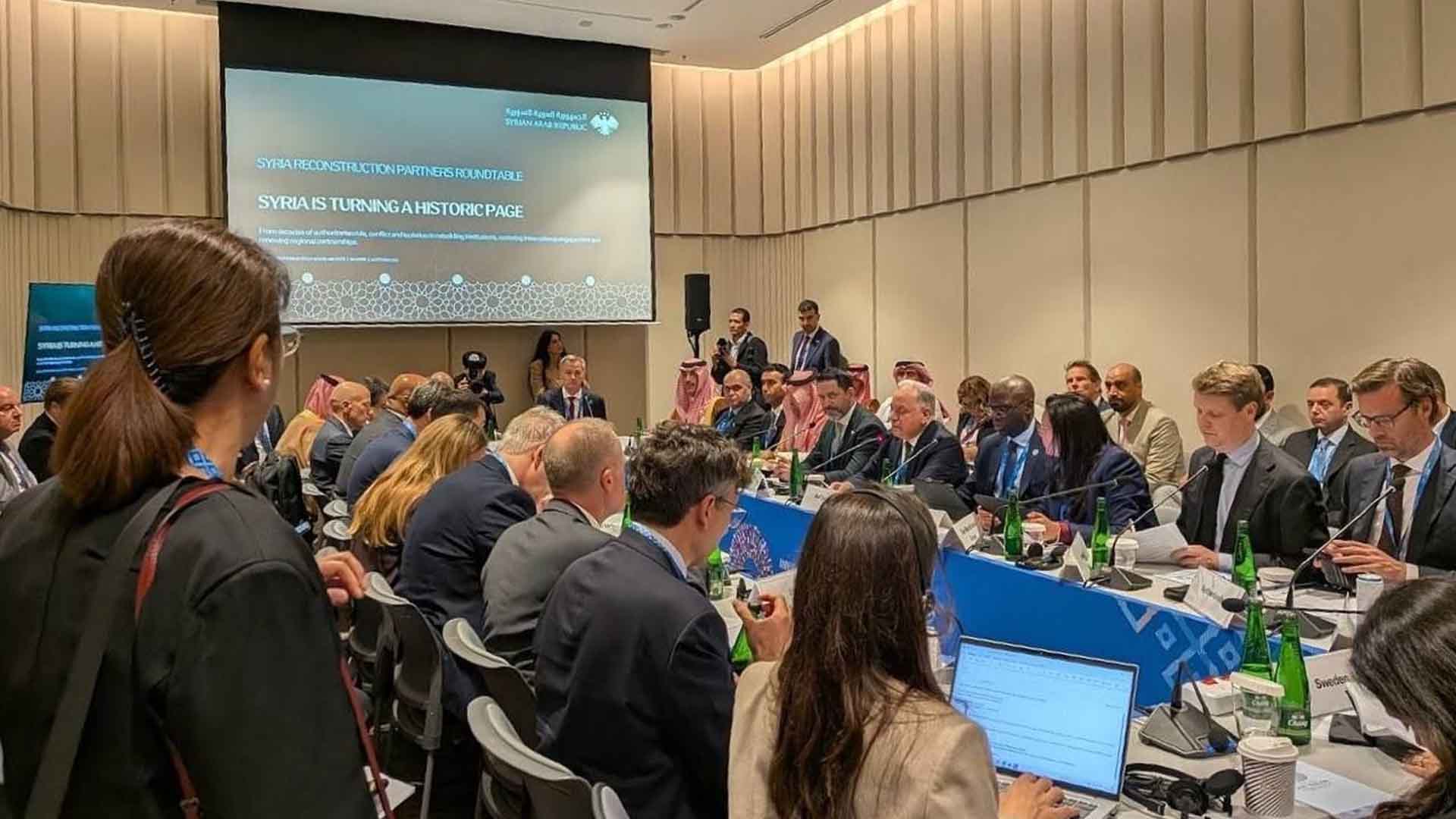 سورية تبحث تعزيز القدرات الاقتصادية وتنسيق الدعم الدولي لإعادة الإعمار