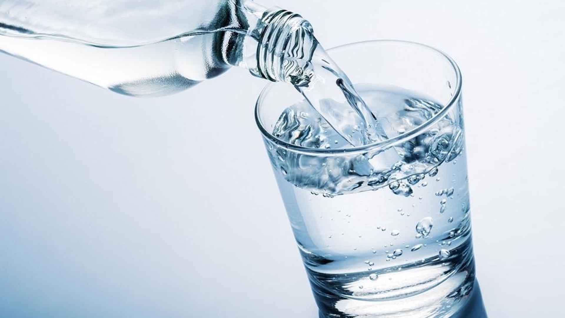 إنقاص الوزن يبدأ من كوب الماء